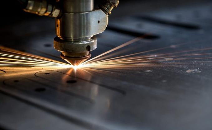 looking laser cutting machine how to work